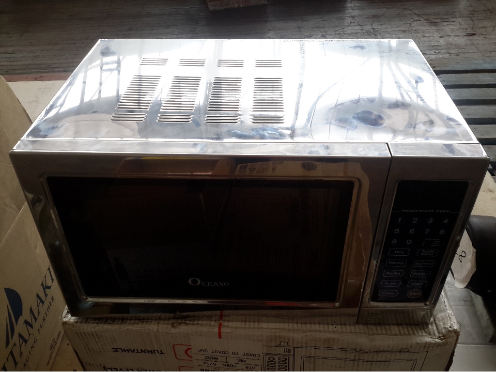 Oceano Microwave with European 2 Pin Overseas Plug, Wont Fit Powerpoint ...