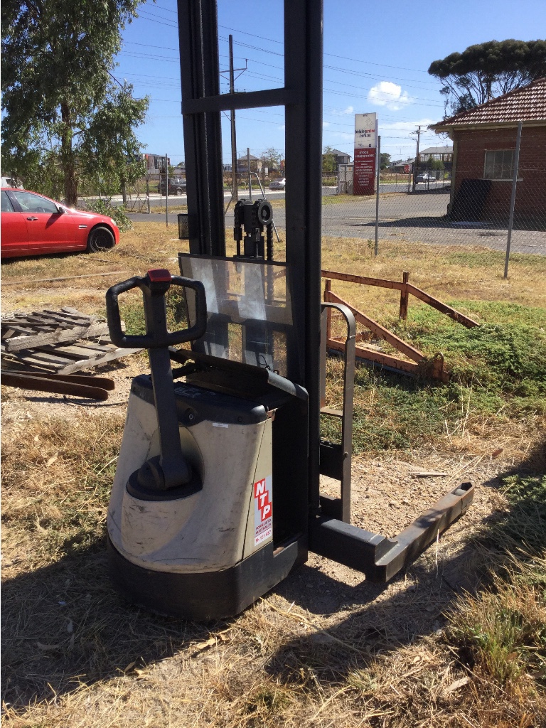 Crown Electric Walk Behind Forklift Stacker With Damaged Salvage May Suit Parts With Battery Charger