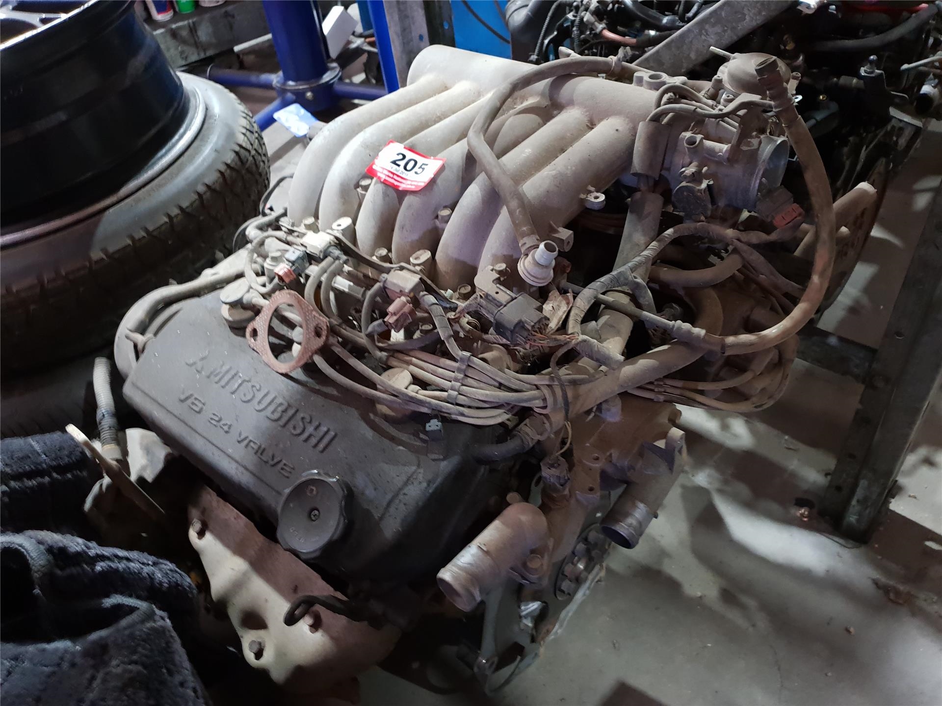 Mitsubishi Magna V6 24 Valve Magna Engine with Accessories and Wiring