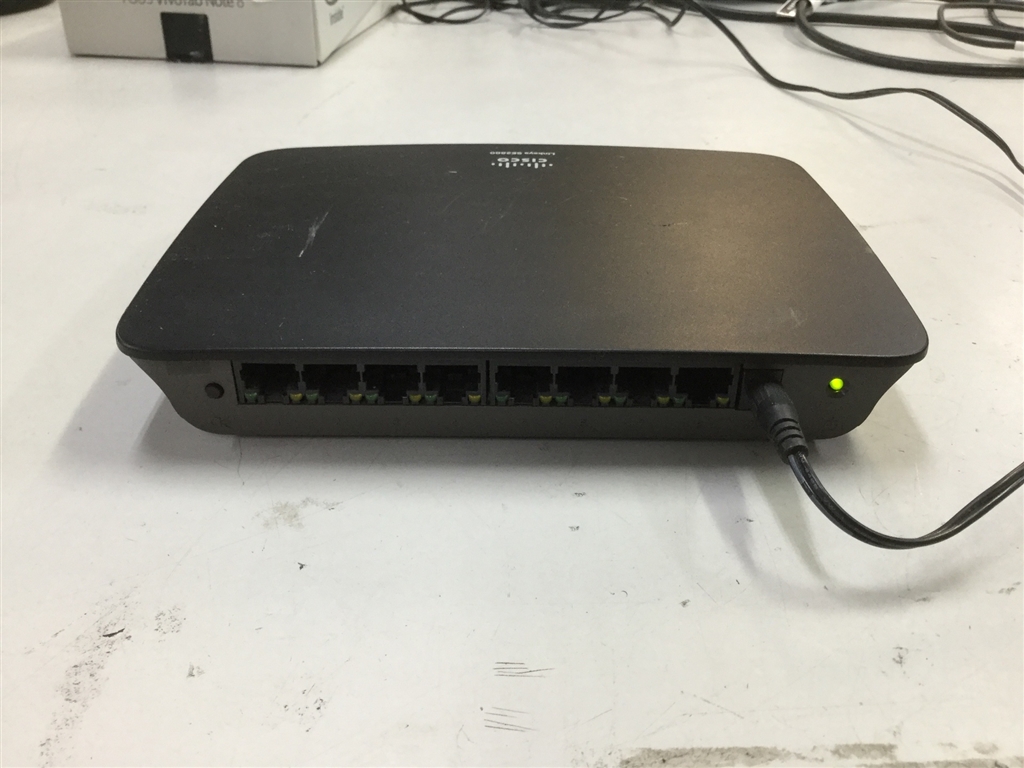 Ethernet Switch, LinkSys SE2800, Powers On