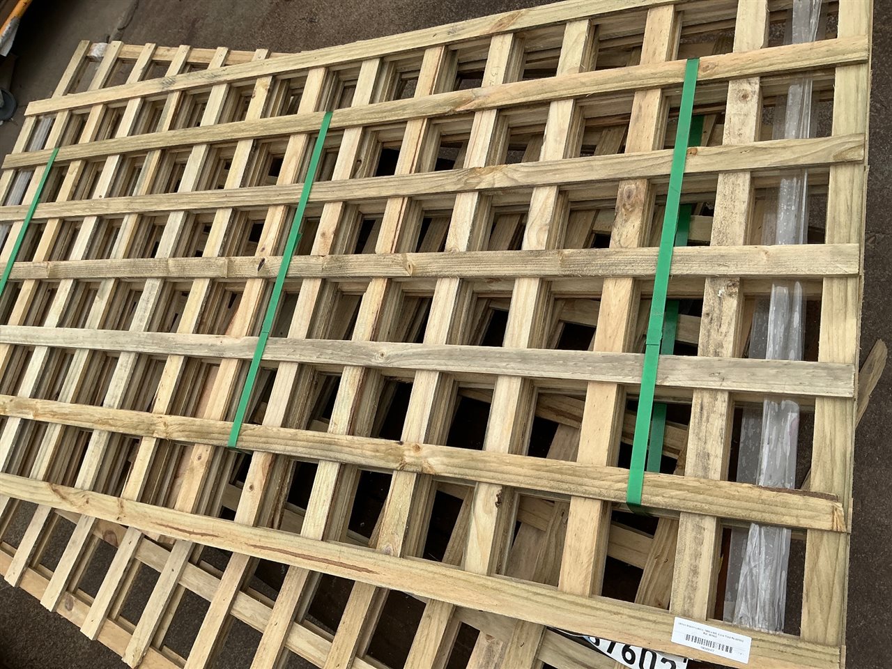 100mm Square Lattice, 1800 x 900, 4 pcs Total Pk 867602