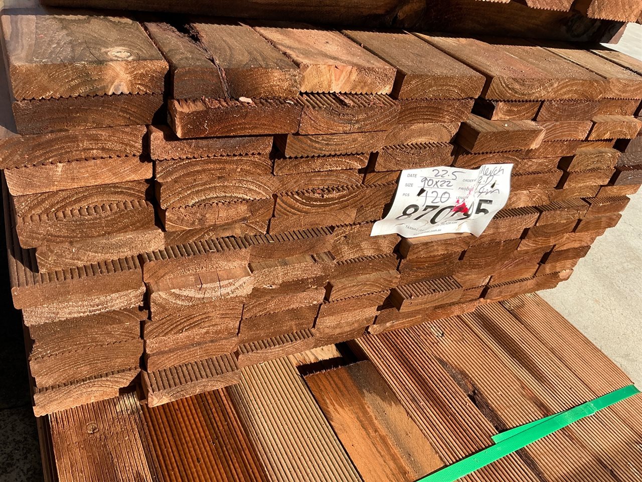 90 x 22, Tinted Pine, Merch Decking, 120 pcs @ 2.4 M, 288 Lin Metres Total Pk 870195
