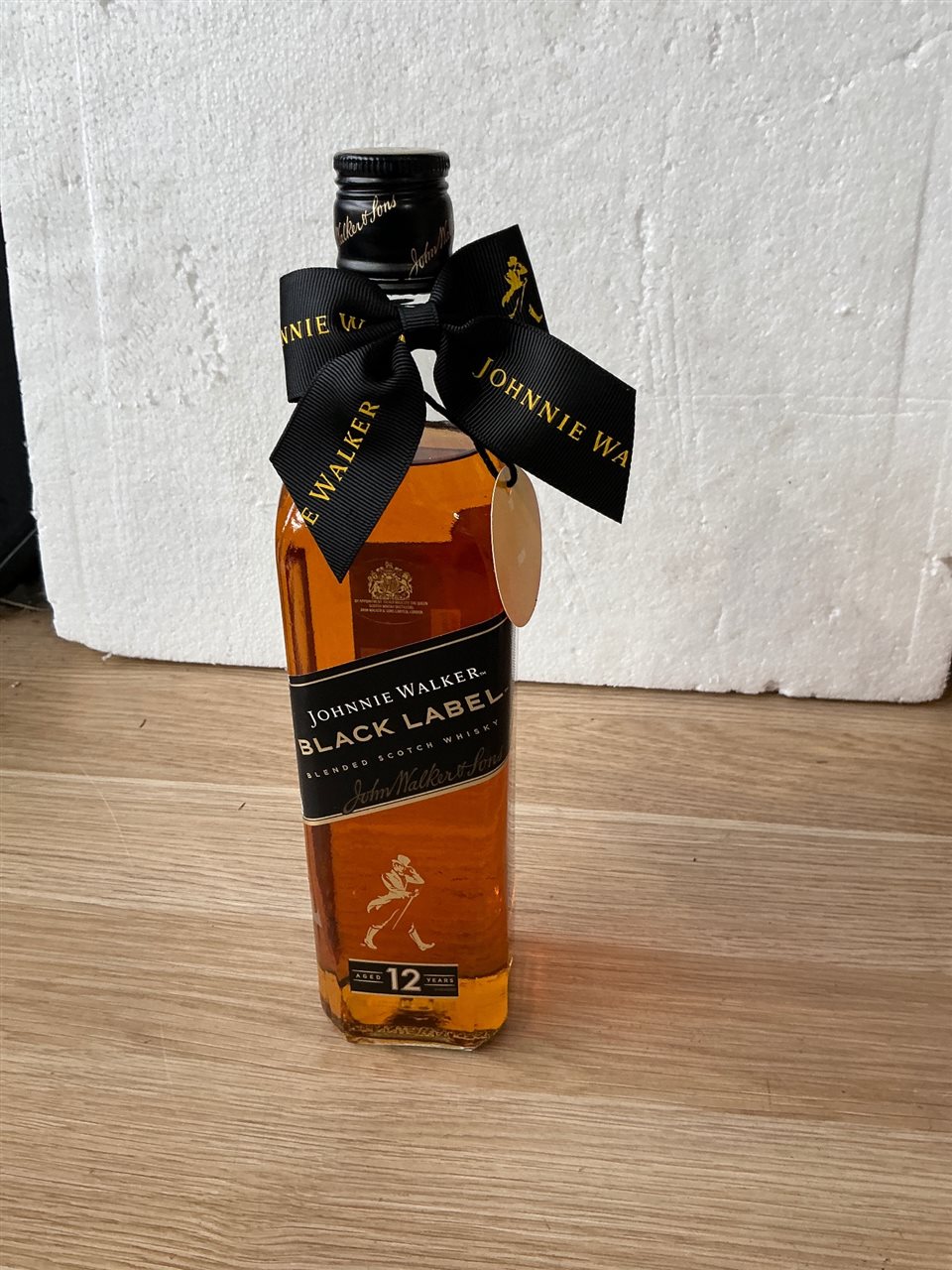 Johnnie Walker Black Label Whiskey- 700 Ml .