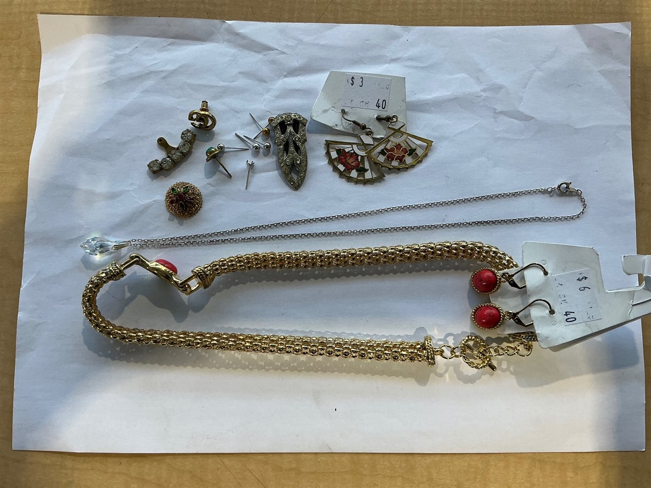 Costume Jewellery - Necklaces , Brooches/ Pendants & Earrings