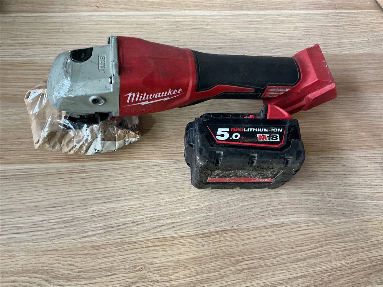 Milwaukee 18 V Cordless Angle Grinder - 125 mm with 5 ..0 Ah Battery No Guard