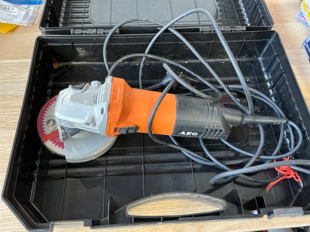 AEG  Electric 125 mm Angle  Grinder
