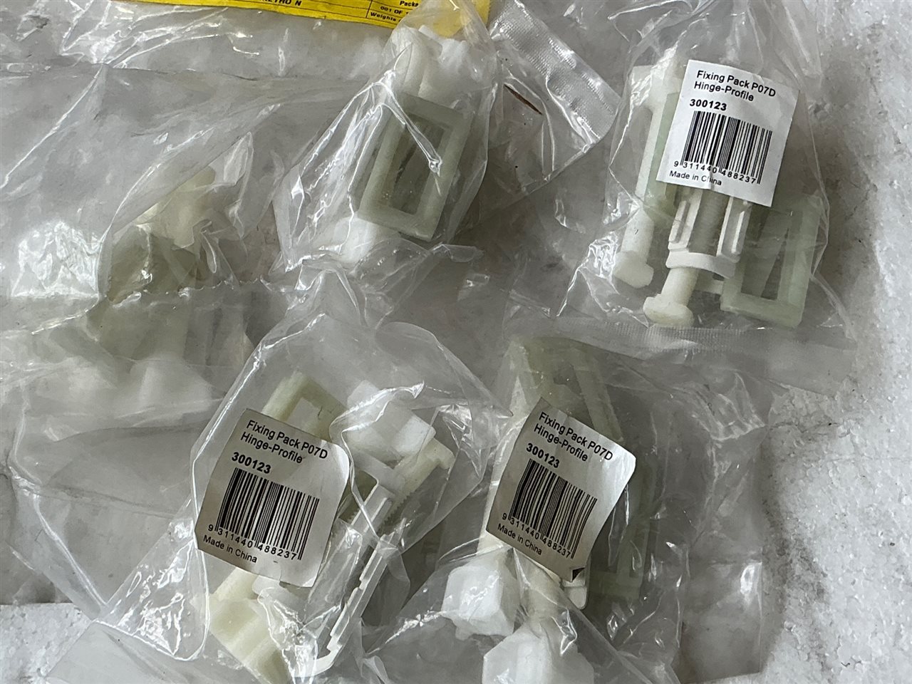 Fixing Packs  For P07d Profile Plastic Hinge - Quantity of 5
