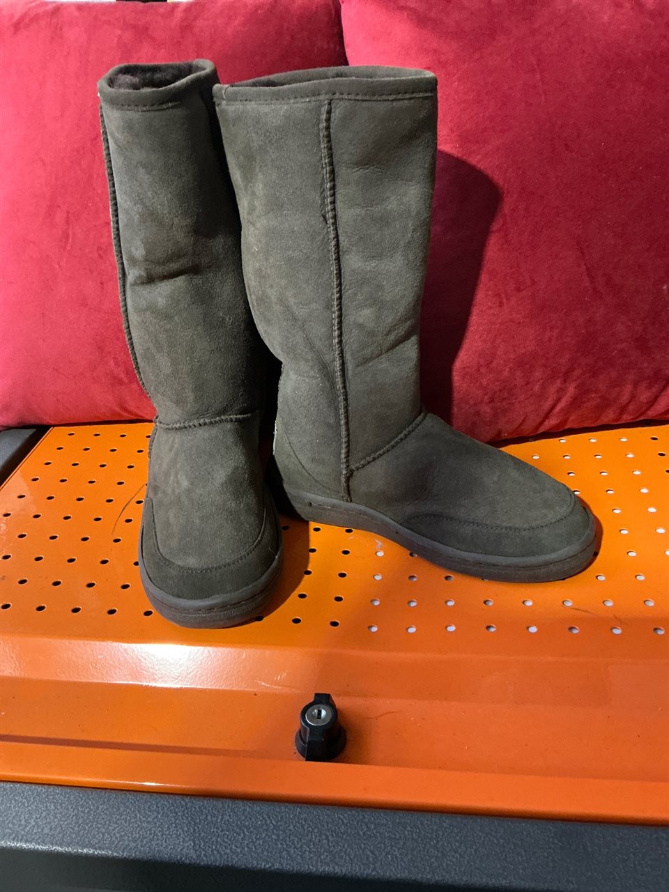 Aussie Land UGG’S, Dark Brown, EUR37, cm23.0,USA4M5W, ENG 3, Sold Per Each