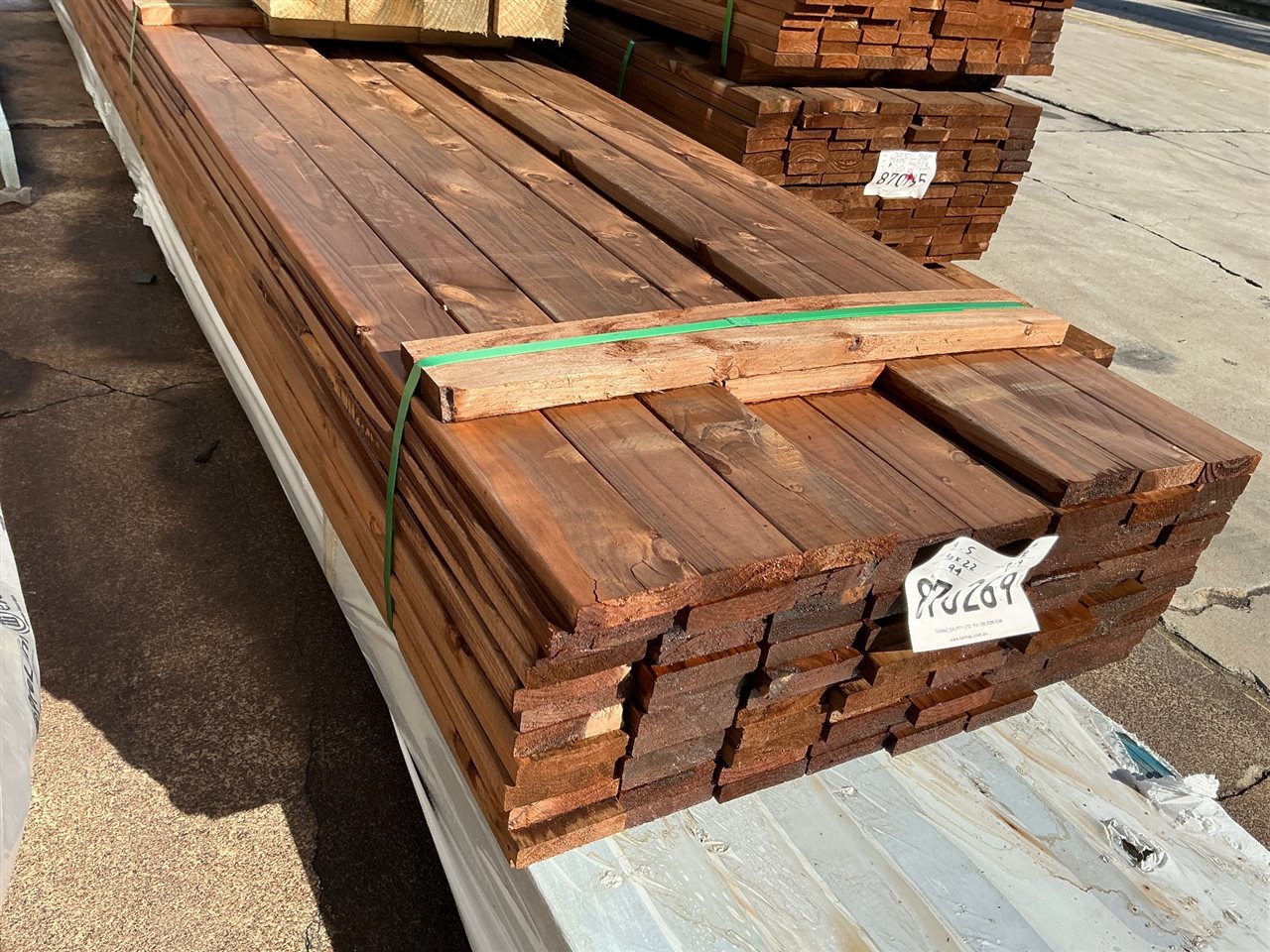 90 x 22, Tinted Pine, Merch Decking, 94 pcs @ 5.4 M, 507.6 Lin Metres Total Pk 870269