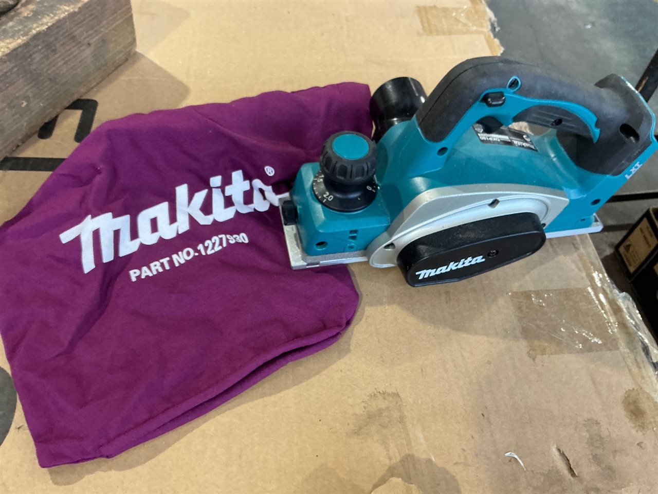 Makita Cordless 18 V Timber Planer 82 mm - No Battery