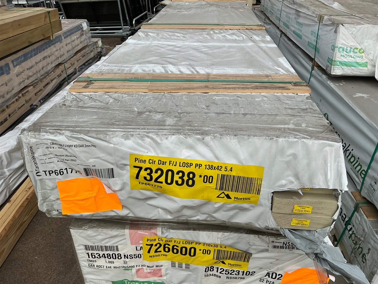 138 x 42, Primed and Painted LOSP Treated Pine, D4S RND FJ, 28 pcs @ 5.4 M, 151.2 Lin Metres Total Pk 732038-00