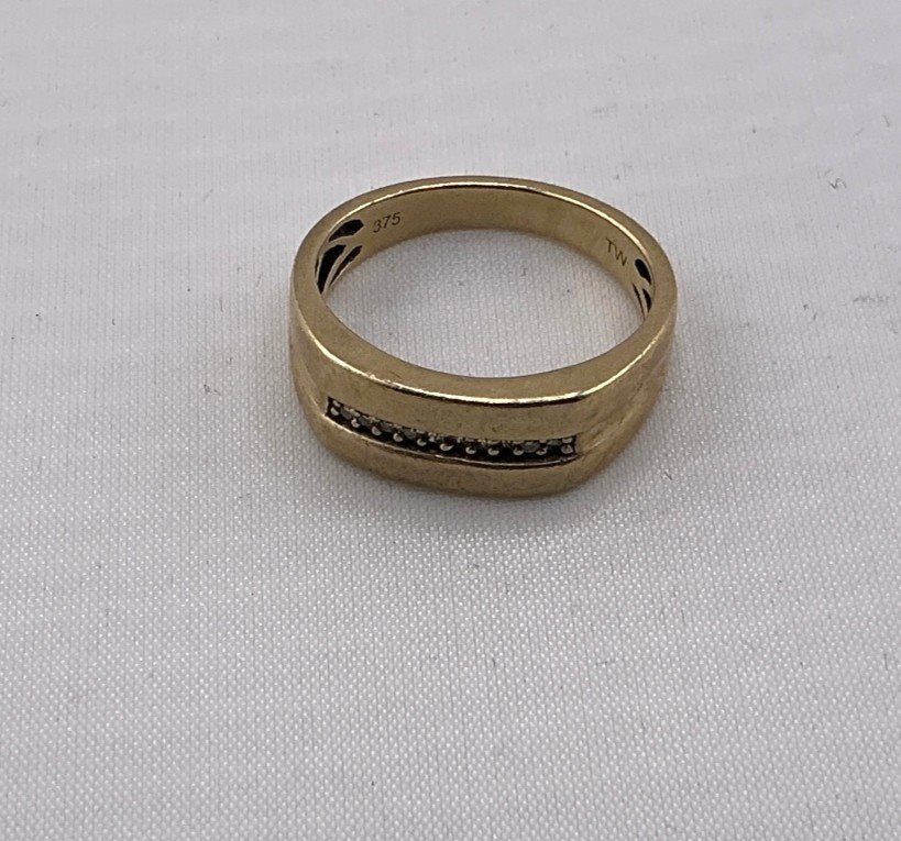 Gold & Diamond Ring