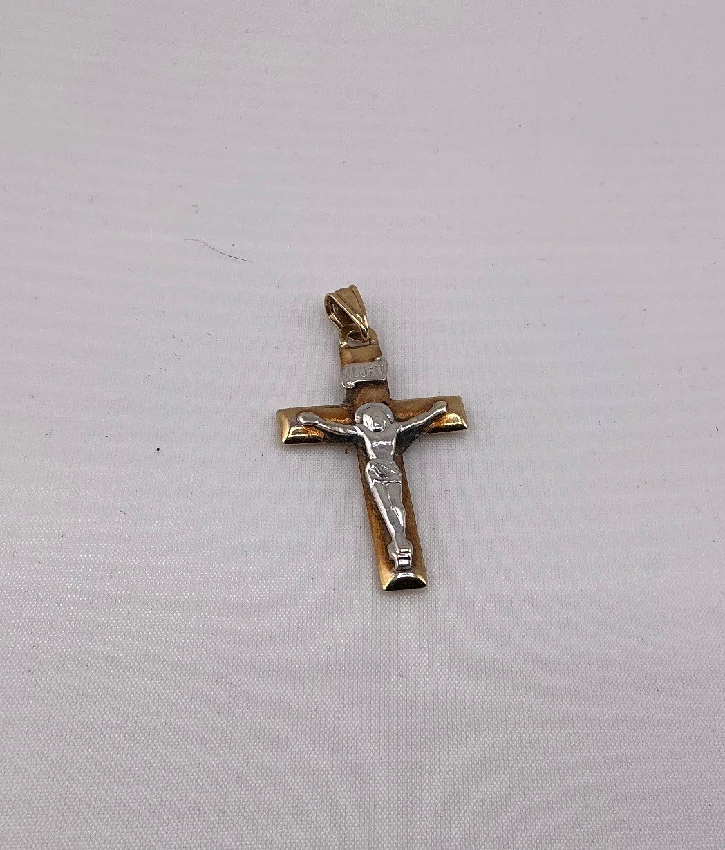 9ct Yellow Gold Cross