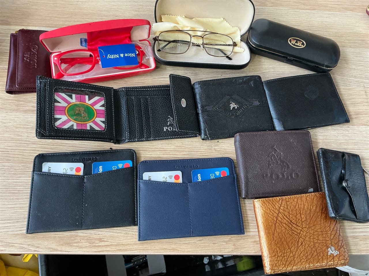 Quantity of Wallets and Reading Glasses