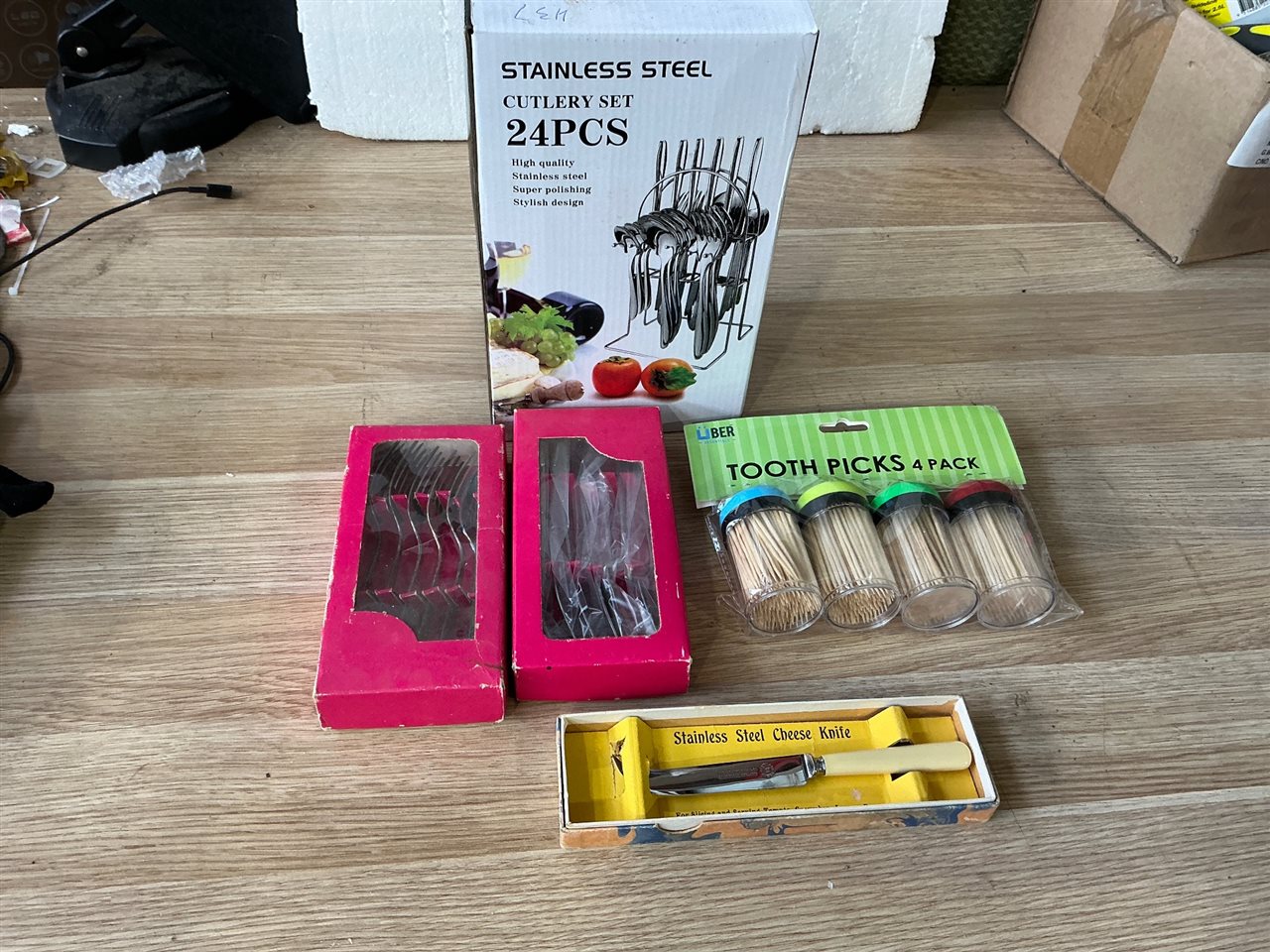 Cutlery Set 24 Piece, Cheese Knife, and Cake Forks