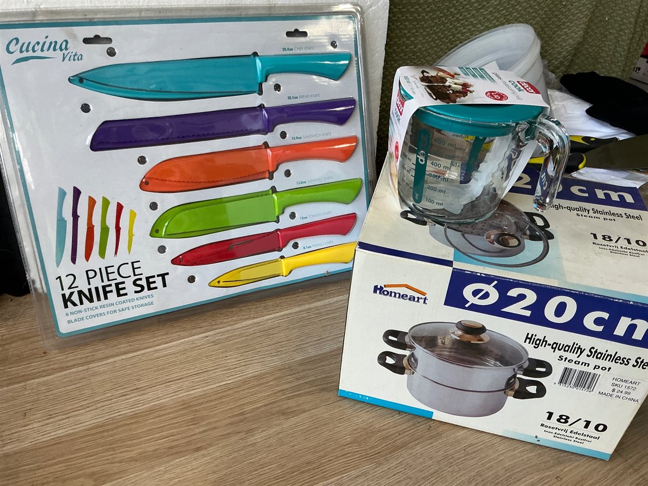 Knife Set Steam Pot and Measuring Jug