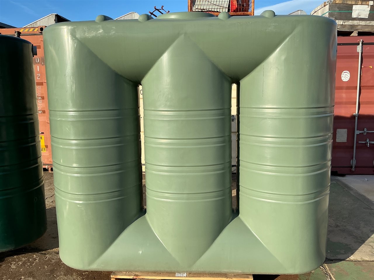 TSL660 3000L Slimline Water Tank, Rivergum - Cosmetic Defect (Details Unknown) - Size 2.15 m h x 2.48 m long x 0.81 m Width -RRP $1,655