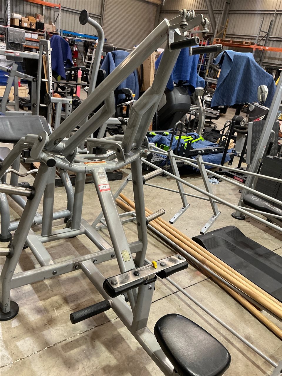 Plate-Loaded Seated Row Machine with Chest Pad and Foot Plate