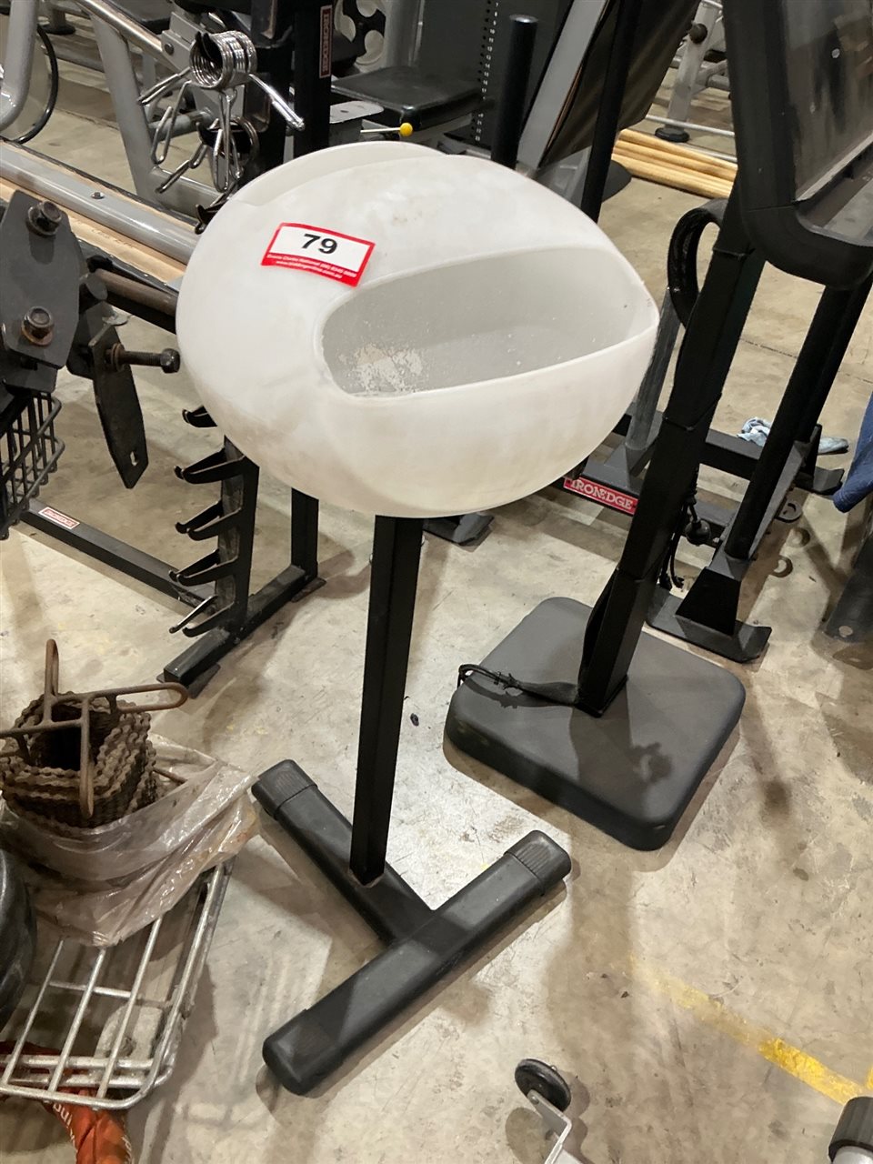 Free-Standing Chalk Bowl On Steel Pedestal Stand