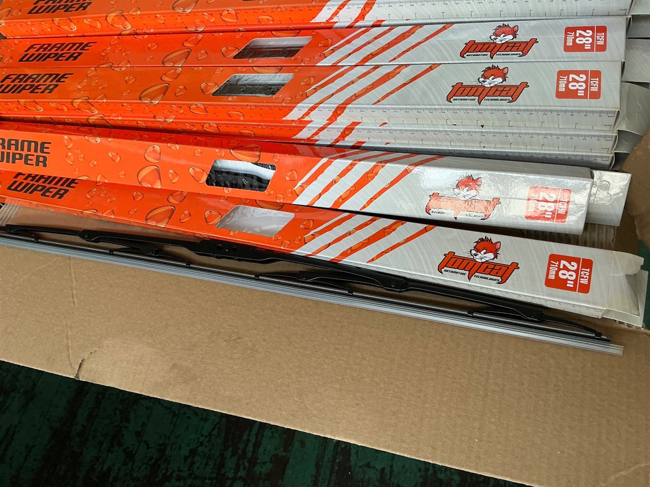 Framed Wiper Blade - Tom Cat 28 Inch  (710 mm )Sold Per Each