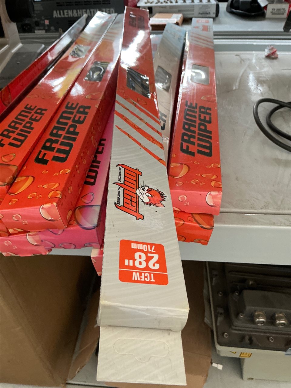 Framed Wiper Blade - Tom Cat -28 “ (710   mm )Sold Per Each