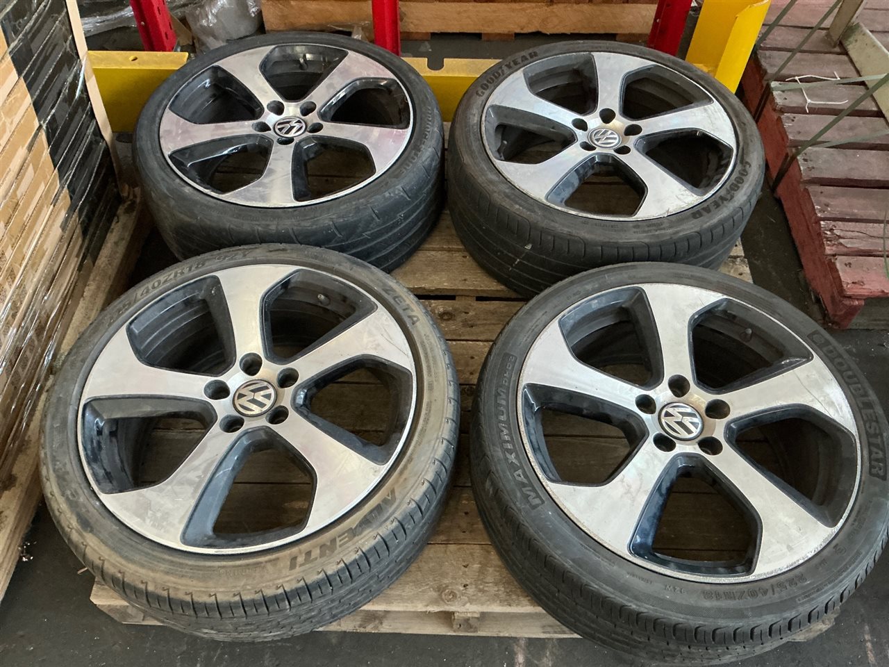Volkswagon Alloy Wheels -Set of 4 with 225/40 R - 18" Tyres