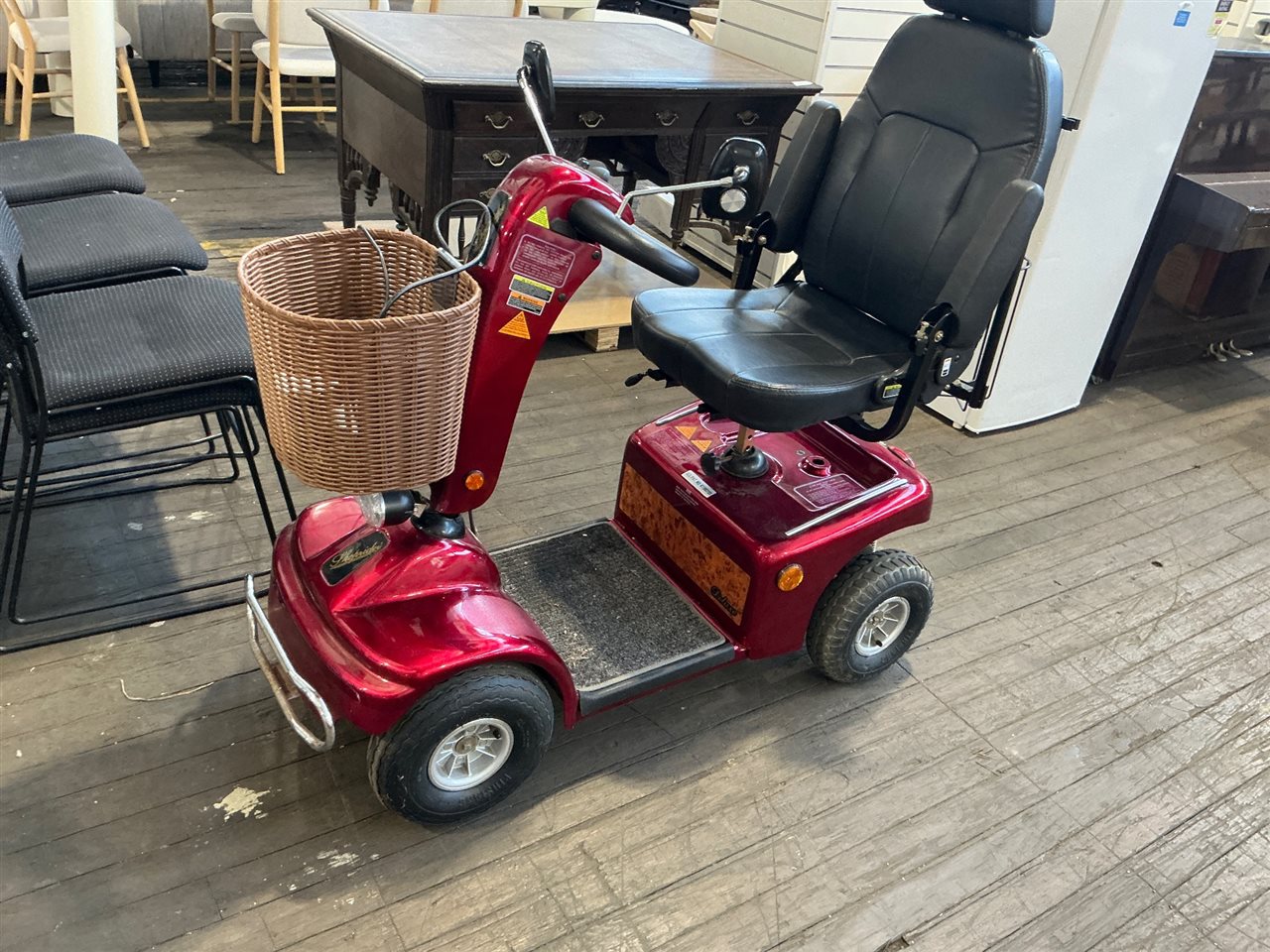 Shop Rider 4 Wheel Mobilty Scooter - with Charger, Shopping basket , Cover , New Batteries Recently Fitted -
