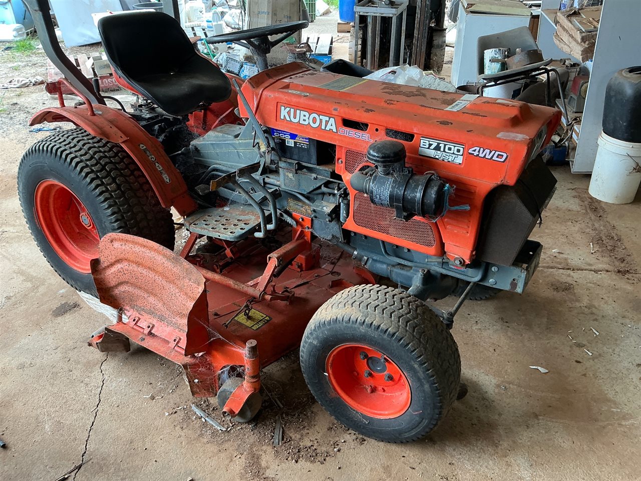Kubota B700 HST 4 WD Tractor Mower ( Mid Mount ) 1274 hours Showing - 3 Point Linkage (Collect From Penfield Gardens )