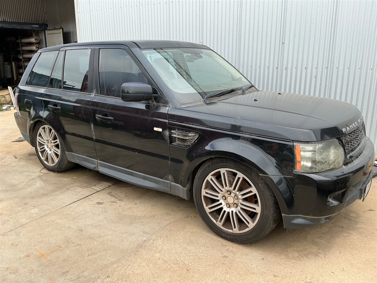 Range Rover -Year 2012 (01) - Sumatara Black - 316 ,286 Kilometres Showing -Automatic - Leather Seats - Has Engine Control Module Fault and Parking Brake Control Module Fault - Sold as is Registration Number S320 BPT-Sold Unregistered - Sold as is  (  Collect From Penfield Gardens )