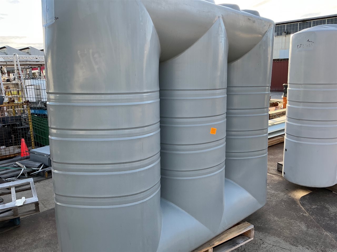 TSL660 3000L Slimline Water Tank, Windspray - Dent in Roof, Cosmetic - Size 2.15 m h x 2.48 m long x 0.81 m Width -RRP $1,655 Thumbnail