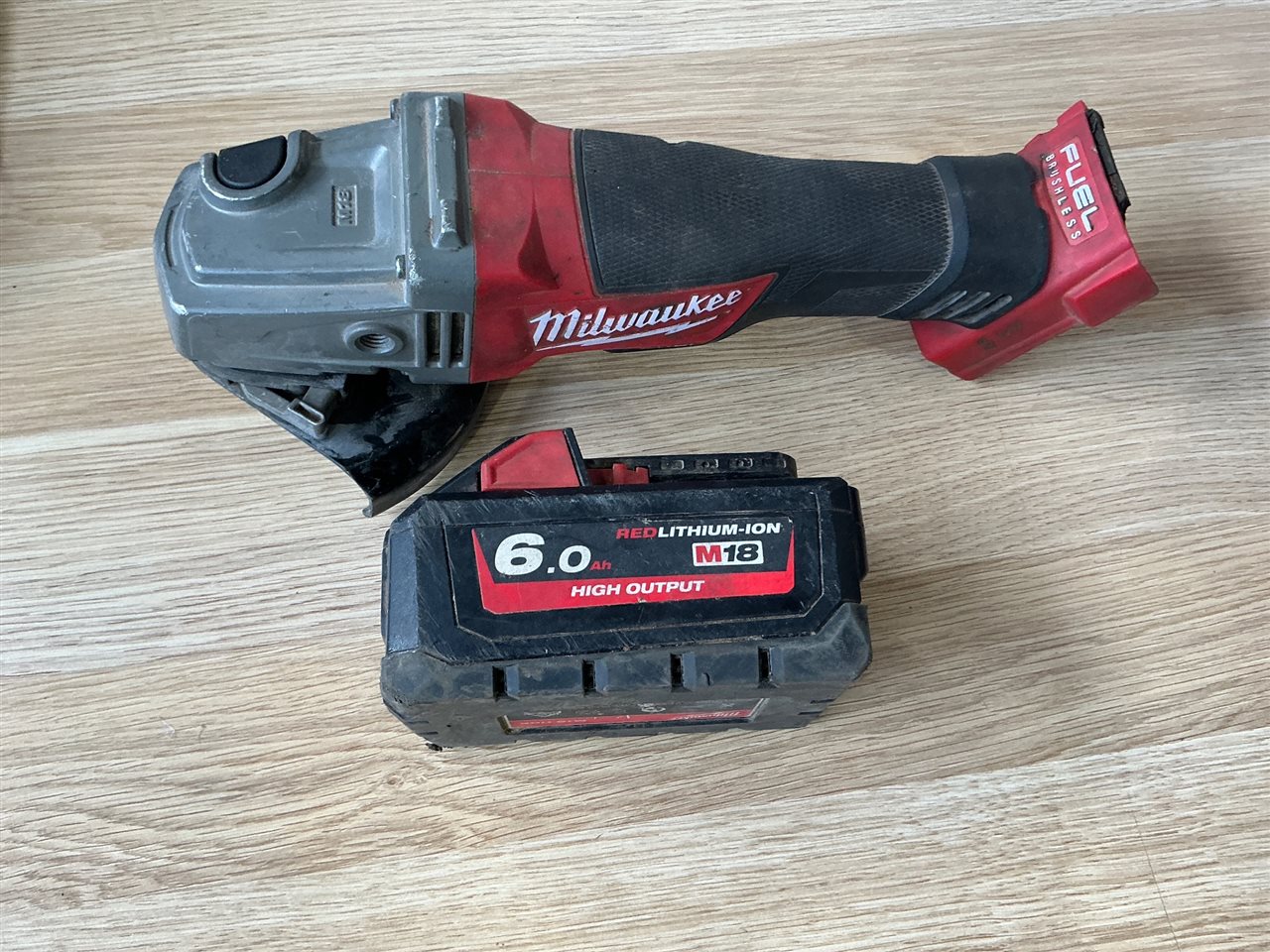 Milwaukee 18 V Cordless 125 mm M18CAG125XPD Grinder with 6.0 Ah Battery