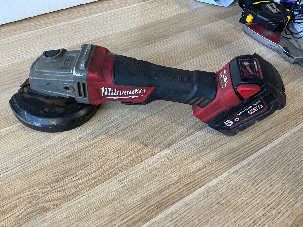 Milwaukee 125 mm Cordless 18  V Angle Grinder with Battery