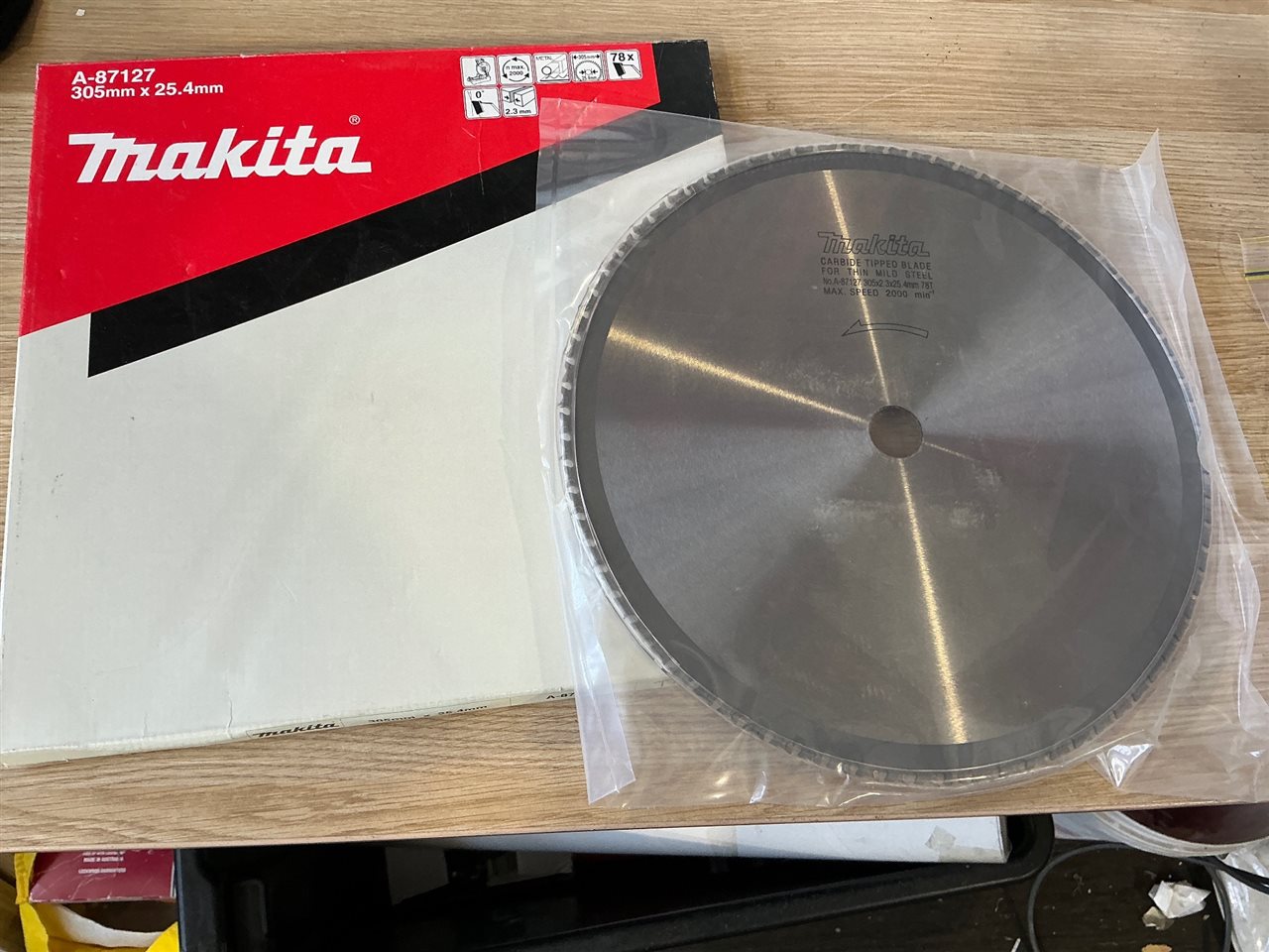 MAKITA Circular Saw Blades - Carbide Tip - 305  mm x 25.4 mm Bore For Thin Steel