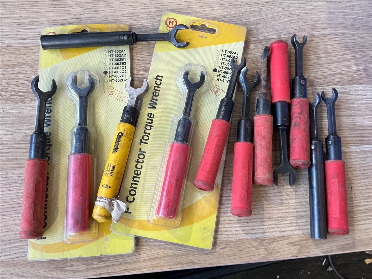 Quantity of Connector Torque Wrenches