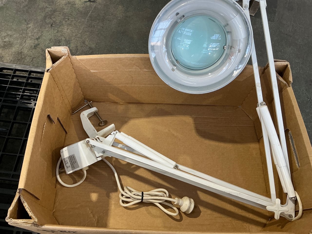 Magnifying Lamp