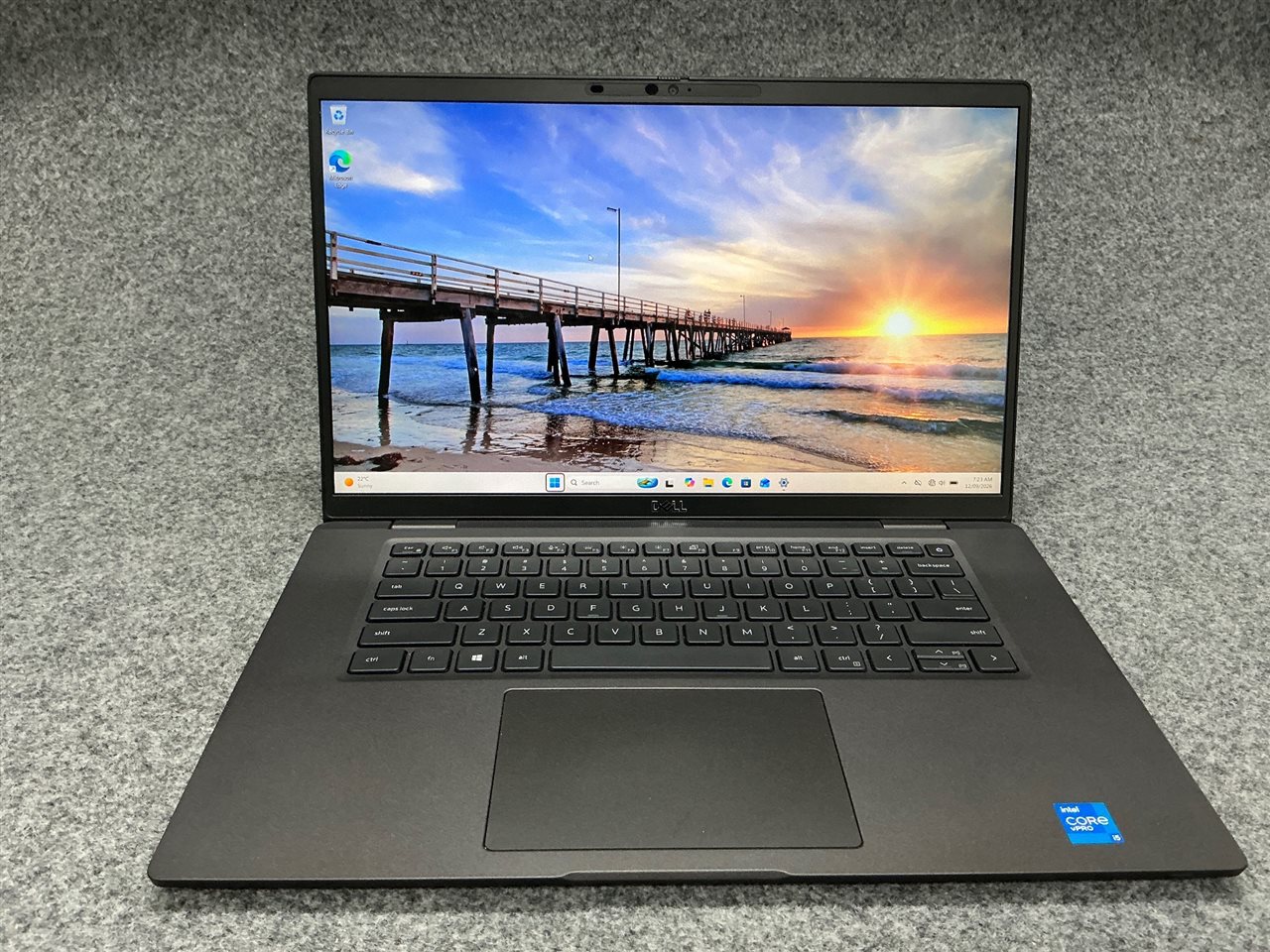 Dell Latitude 7520 - Intel Core i5-1145G7, 16 GB RAM, 256GB NVMe SSD with Adapter