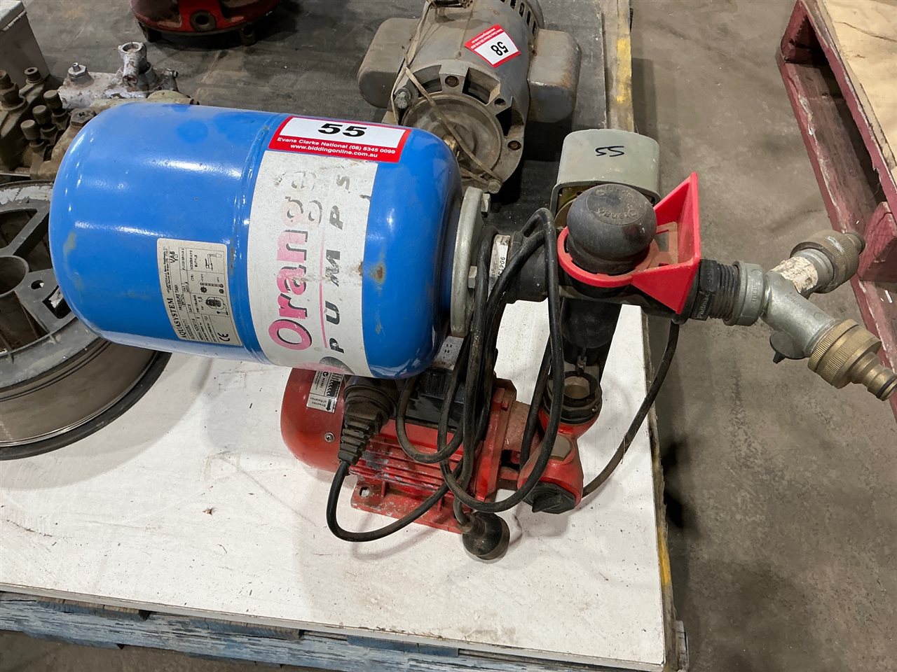 240V Water Pump C/W Pressure Tank (Located At Wingfield)