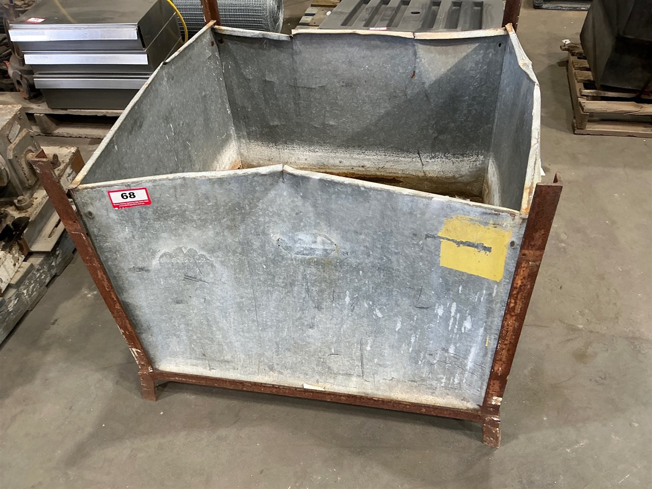 Stillage 900mm W x 920mm D x 820mm H (Located at Wingfield)