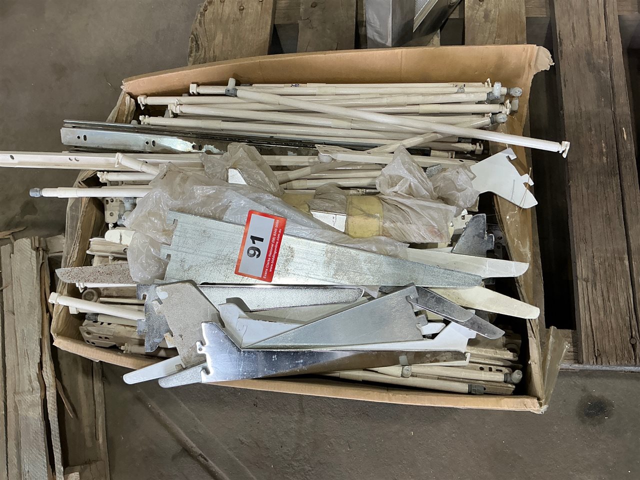 Box of Kitchen Fittings (Located at Wingfield)