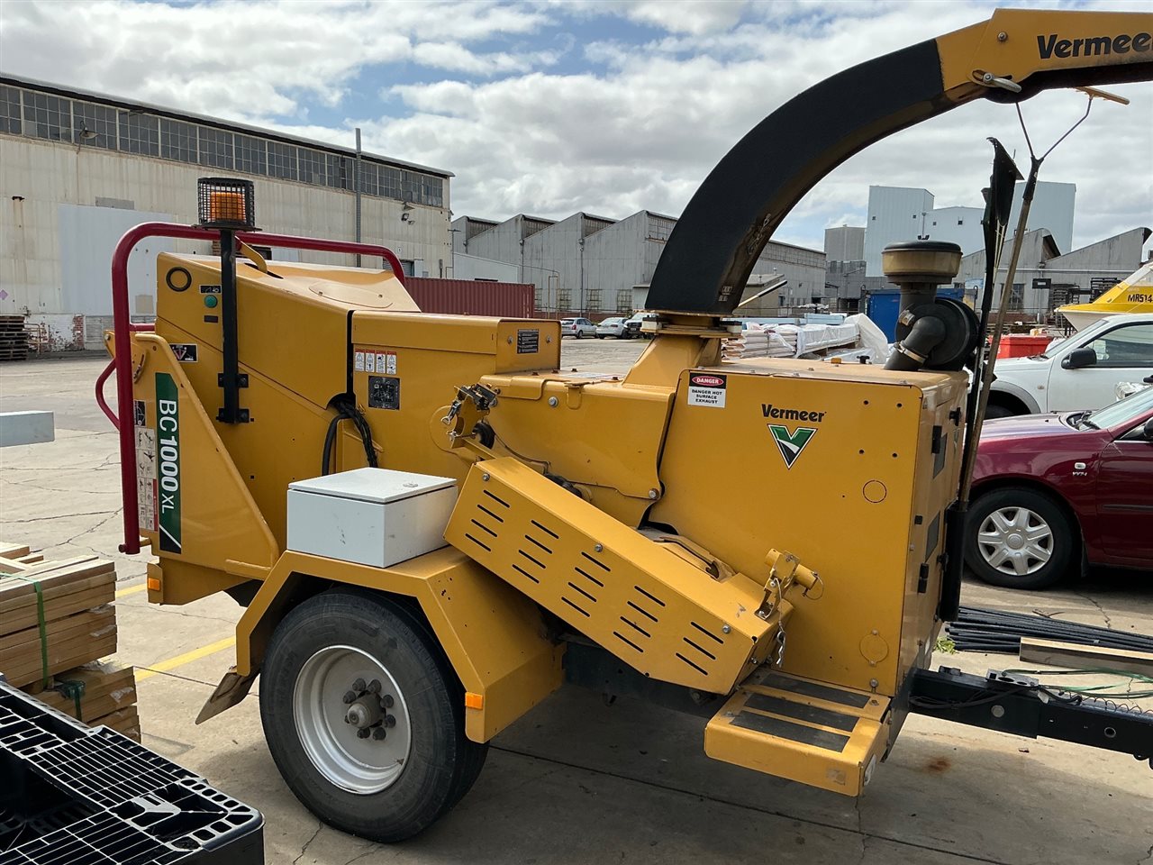 Vermeer BC1000XL Brush Wood Chipper- Year2023 (11) 74 HP Diesel Motor -370 Hours Showing - Capacity 12 " x 17 ' Infeed -Trailer Registration S01-ZCA Expiry 1/12/2028 - Rinbg Tow Hitch -GVM / GCM 2360