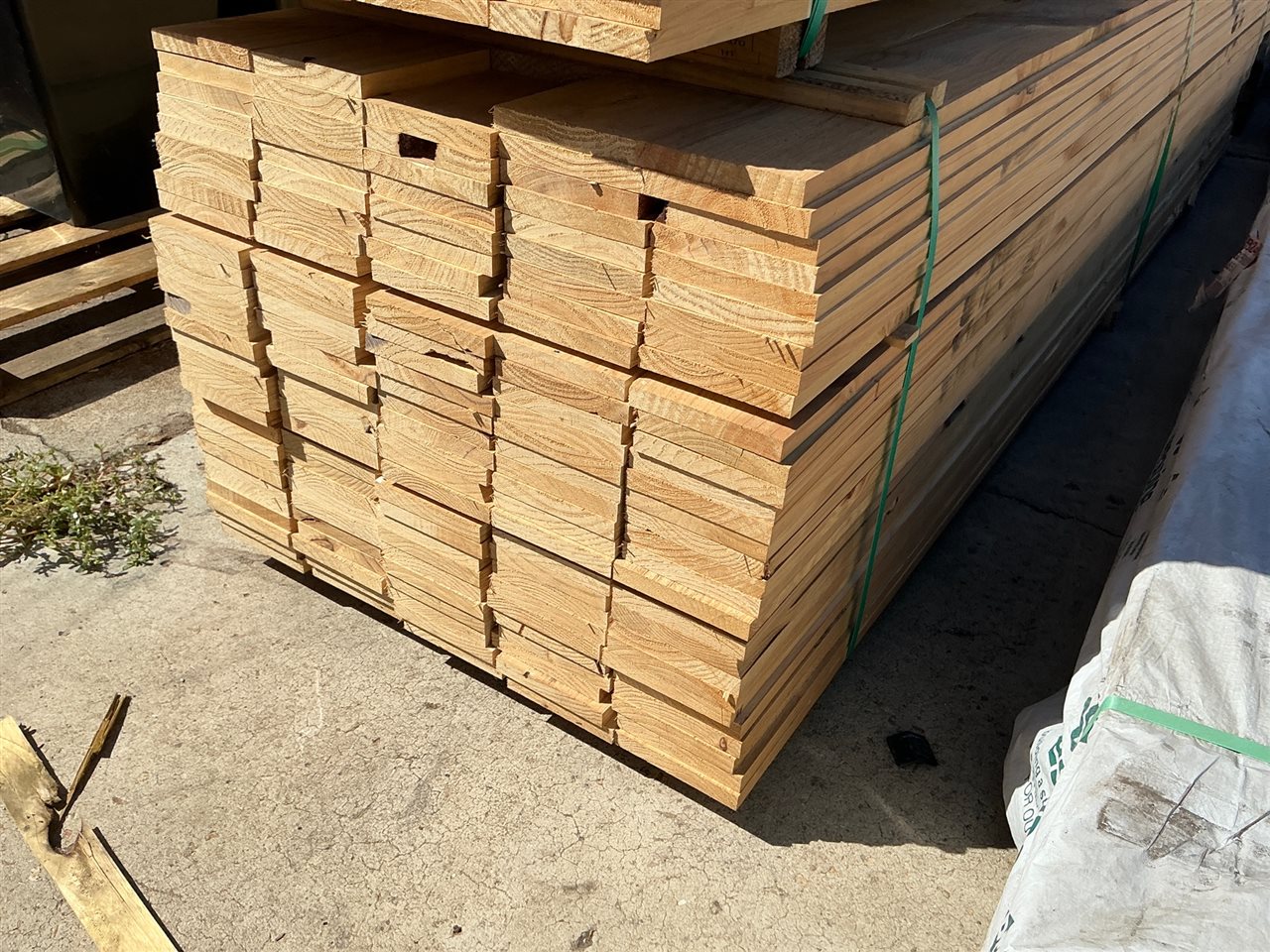 140 x 19 - Pine DAR Sq Untreated - 144 @ 3 M (432 Lin Metres) - Pack 817784 Thumbnail
