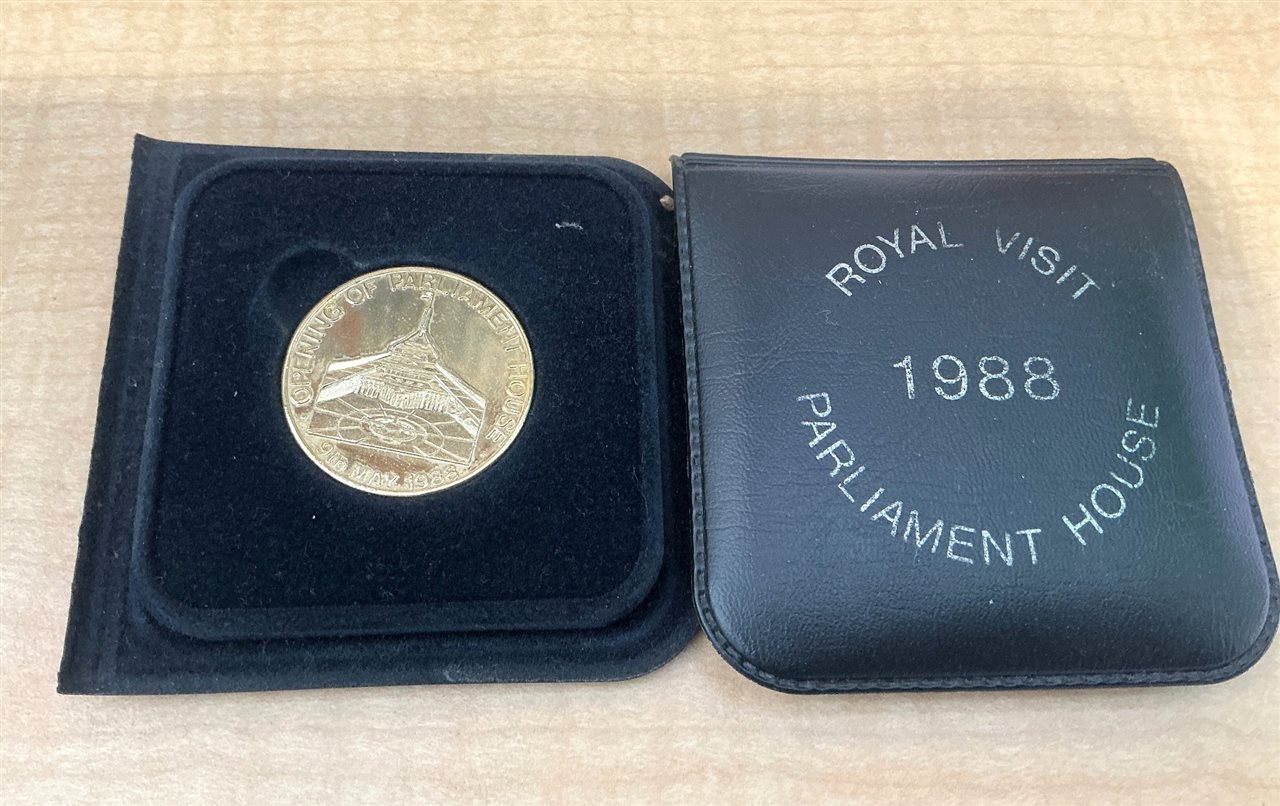 Commemorative Coin - Queen Elizabeth II Visit, Opening of Parliament House 9th May 1988