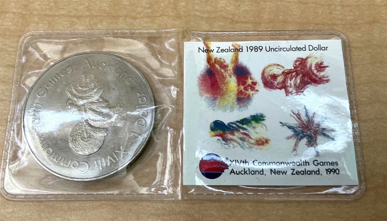 New Zealand 1898 Uncirculated Dollar - XIVth Commonwealth Games Auckland, New Zealan 1990