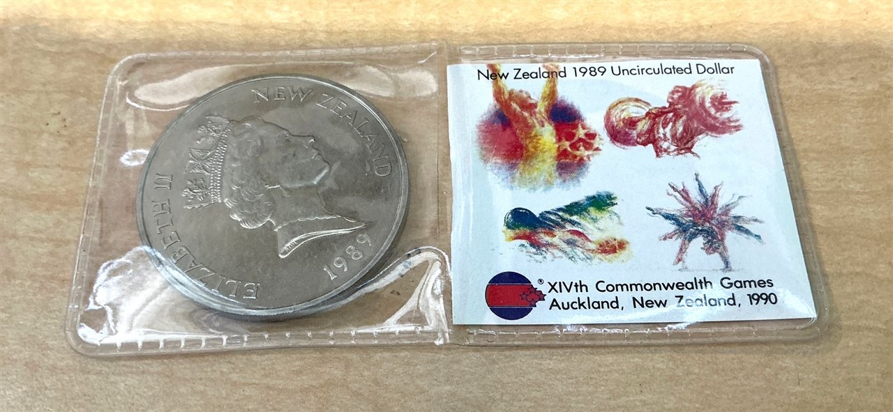 New Zealand 1898 Uncirculated Dollar - XIVth Commonwealth Games Auckland, New Zealan 1990