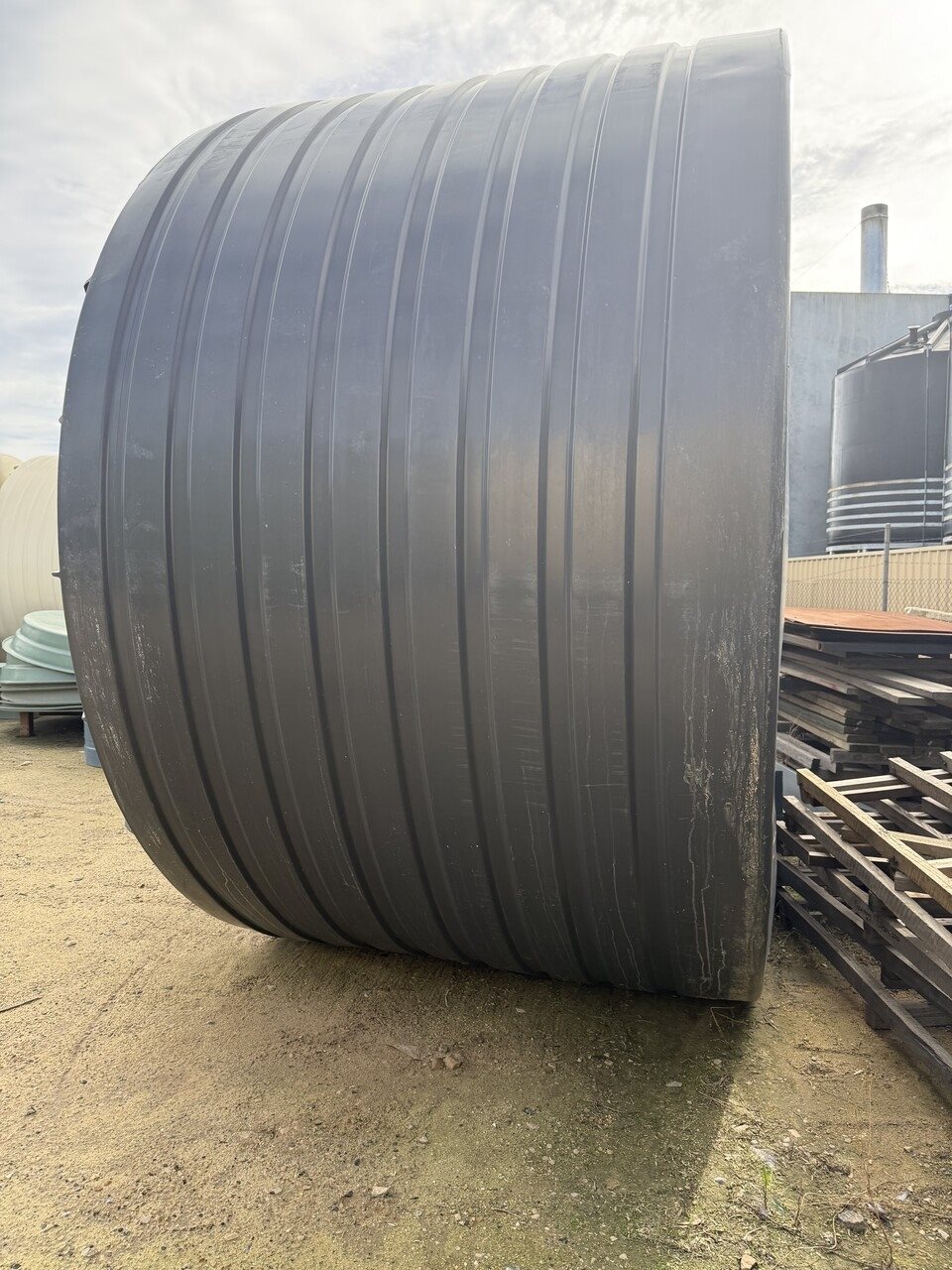Bushmans TXD5000 22,500 L Domed Round Poly Tank, 3.78 M Dia x 2.56 M H, Monument – Non Water Storage Only
