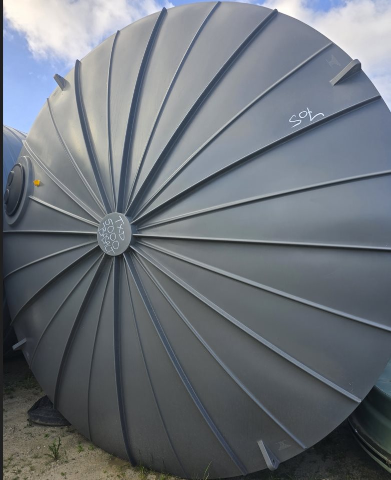 Bushmans TXD5000 22,500 L Domed Round Poly Tank, 3.78 M Dia x 2.56 M H, Basalt – Underweight, Expected to Hold Water