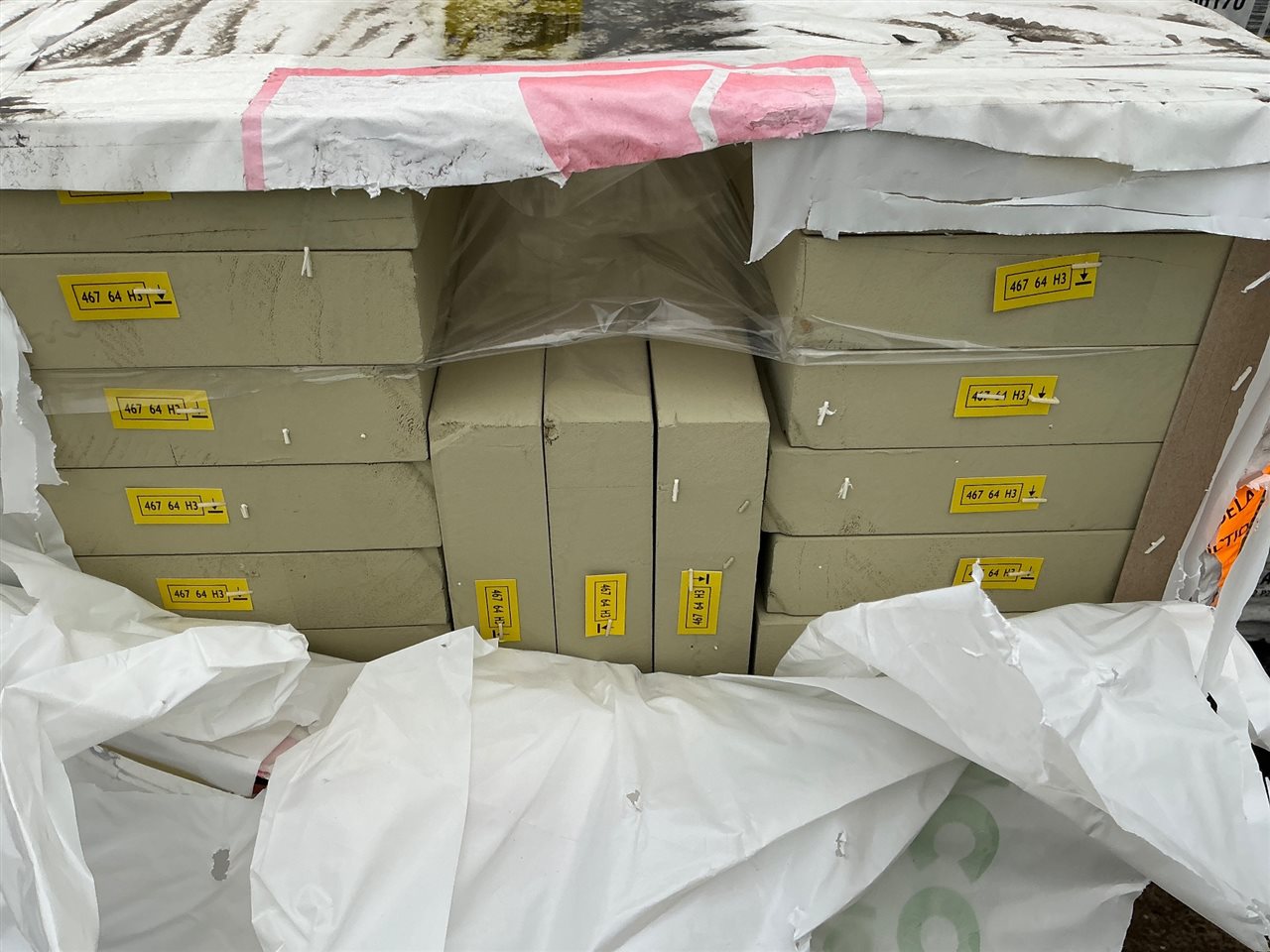 185 x 42, LOSP Treated Pre-Primed Pine, Finger Jointed D4S Pencil Round, 24 pcs @ 6.6 M, 158.4 Lin Metres Total Pk 767173-00