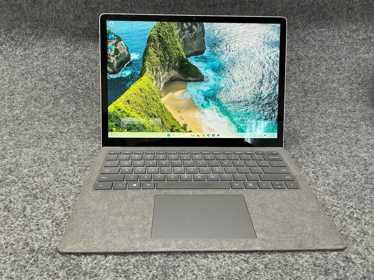 Microsoft Corporation Surface Laptop 3 - Intel Core i5-1035G7 CPU, 8 GB RAM, 128GB NVMe SSD with Adapter