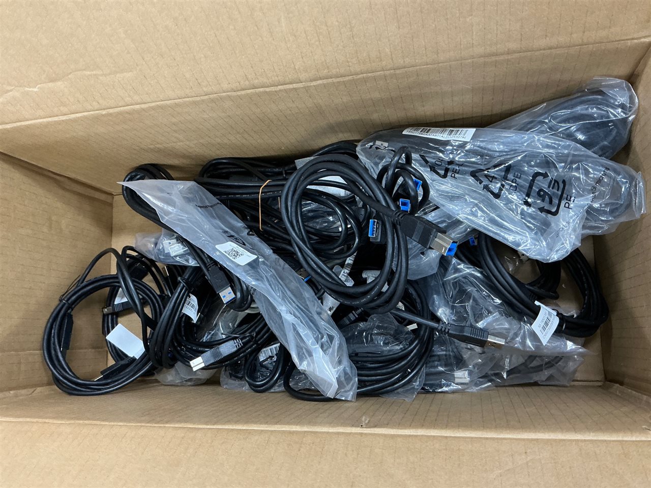 Large Quantity of USB 2 Leads, Appears New