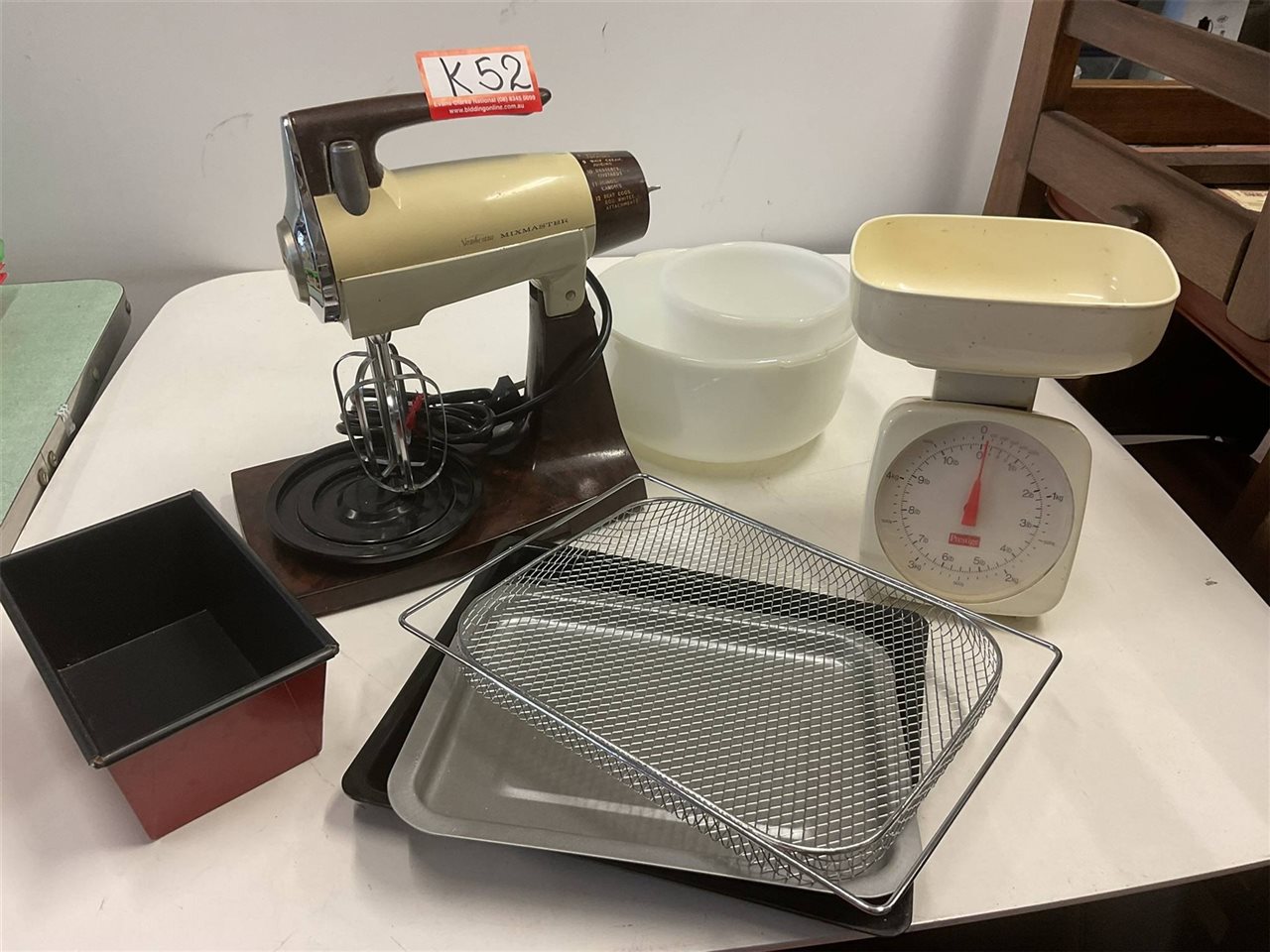 Vintage Sunbeam Mixmaster With 2 Bowls, Scales, Cake Tin And Baking Trays, Not Tested "Sold As Is"